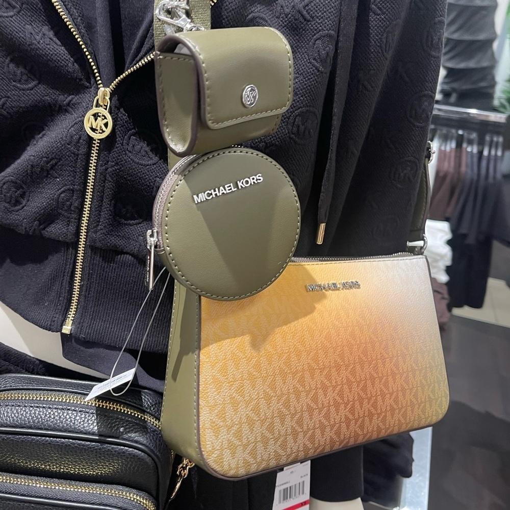 MICHAEL KORS Jet Set Sm Ombré Signature Logo Crossbody Case Apple Airpods Pro® - Picture 9 of 16